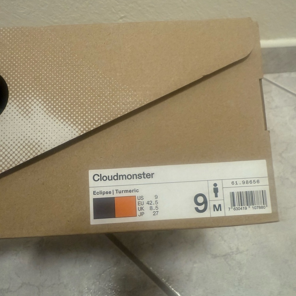 On Running Cloudmonster 9 men/10.5 women/ worn 3 times - Picture 6 of 6